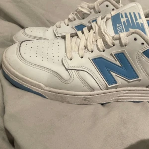 Skor new balance - Har box, riktigt bra skick. 600 kr vill jag ha frakten får du stå själv.