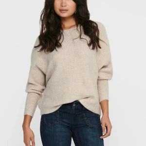 Stickad tröja  - Beige stickad tröja❣️nypris 470 säljer för 120🌟