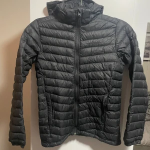 Peak performance vindjacka - Skick 10/10 storlek 160