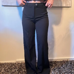 kostymbyxor - helt oanvända kostymbyxor från bershka. 