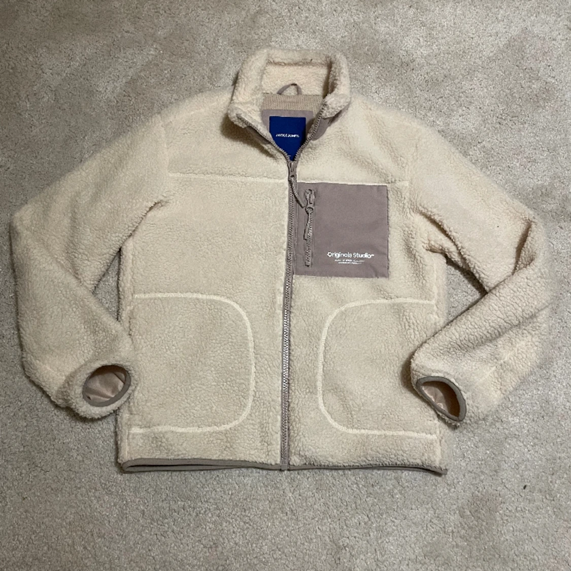 Snygg och Mysig Jack&Jones Teddyjacka i Storlek Small