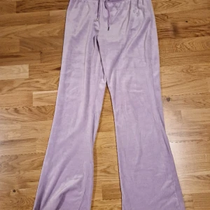 Lila mjukis  - Aldrig använda bara testade, jättebekväma 