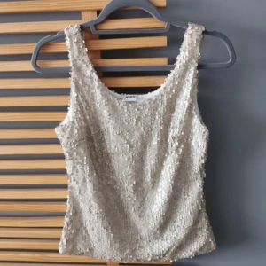 Fest topp - Så fint linne i paljett, snygg Festtopp till sommaren!