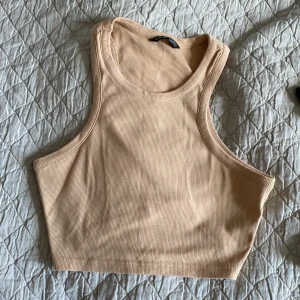 Topp  - Basic Crop topp från shein, använd enstaka gånger, bra skick!