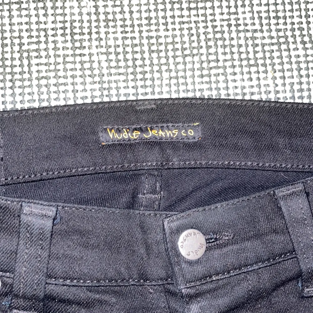 Några slim jeans som aldrig har använts. Svarta nudie jeans & co. Nytt pris: 1400kr Mitt pris: 500kr. Jeans & Byxor.