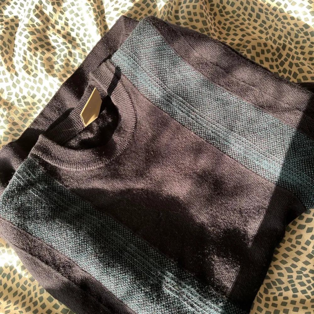 Vintage sweater in good condition. Buy bundle for a discount 🫶. Stickat.