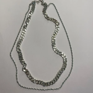 Kedja - En dubbel kedja från hm, bra skick💕