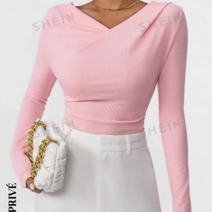 Rosa tröja - Jätte fin tröja, väldigt elegant och passar nästan i heltid! Oanvänd pågrund av att detta inte är mina stil. Frågor kom priv