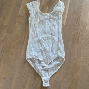 Spets body - En spets body som inte kommer till användning men as snygg att ha på fester🥰😍