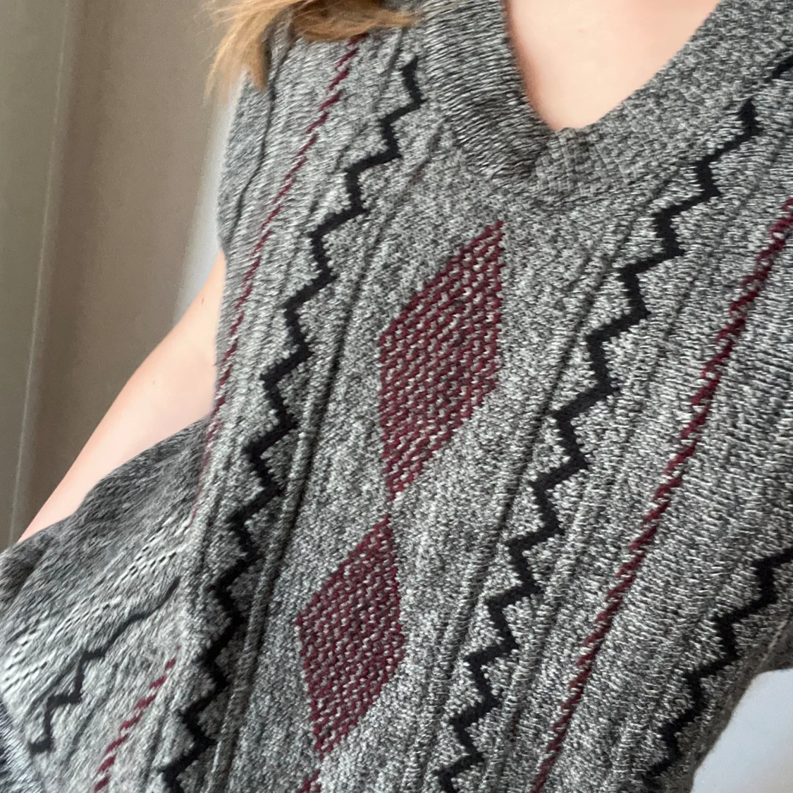 Stickad väst/tröja som är köpt second hand knappt använd  - 92