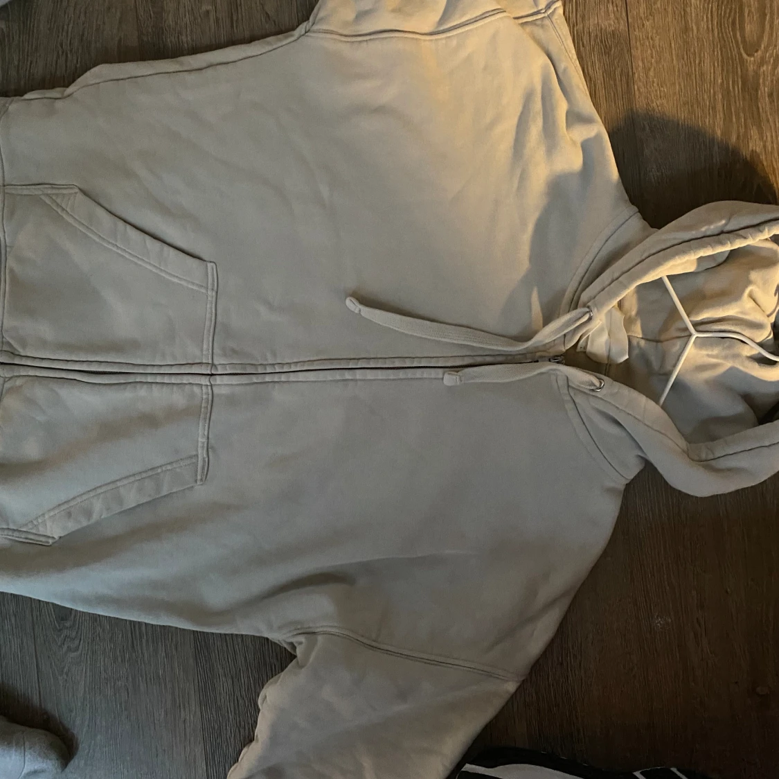 Beige zip hoddie - 90