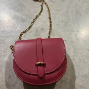 A very feminine and elegant cross body Italian hand bag with golden details. Genuine leather. I bought it in Rome from a store where they were being made. It’s unused.