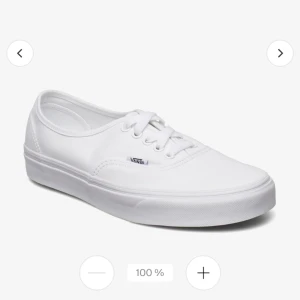 Vita vans  - Helt oanvända vans som jag köpte ett tag sen men de kom aldrig till användning💕De är i super fint skick och det syns att de aldrig blivit använda🙌💞