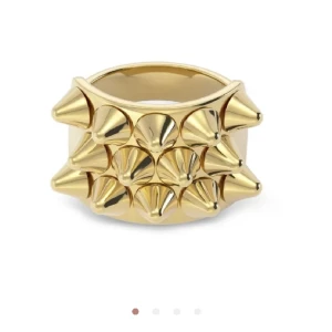 SÖKER EDBLAD RING!! - Hej! Jag söker en Edblad peak ring eller peak ring single. Pris runt 150 kr i stl 16,8/S. Den måste inte vara i nyskick. Helst i guld men silver funkar också. Hör gärna av dig om du har en!💕