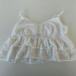 topp - gullig volang topp med dragkedja på sidan