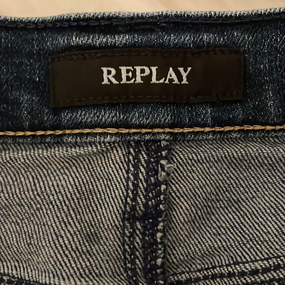 Tjenna! Säljer dessa replay jeans i storlek 16a vilket motsvarar 166. Fint skick 8/10. 🚨PM för frågor🚨PRISET ÄR INTE HUGGET I STEN🚨🪨. Jeans & Byxor.