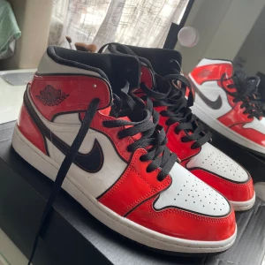 Jordan 1 - Säljer Air Jordan 1 mid turf orange, De är är helt nya har bara använd de 1 gång men de passa inte mig längre. Priset kan diskuteras 