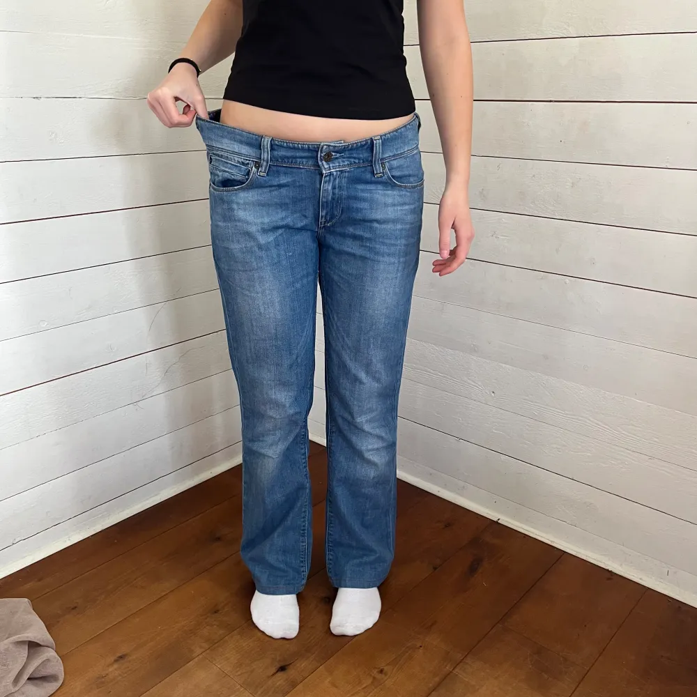 Jeans nr: 10  Midjemått(rätt över): 41 Innerbenslängd: 75 Modellen är: 168  Skriv om ni har några frågor💗//Perfectjeans . Jeans & Byxor.