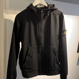 Stine island jacka - Storlek m Nypris 5000kr Väldigt bra skick
