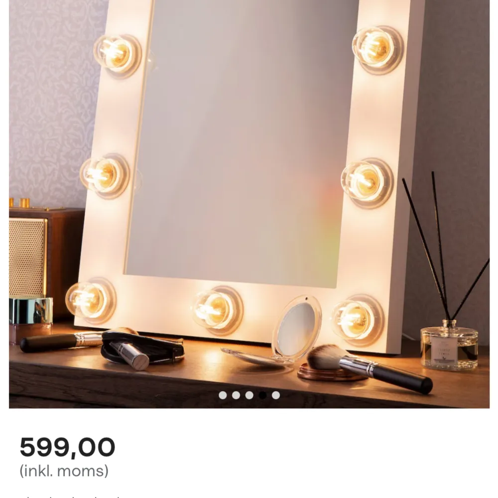 Säljer min smink spegel för att jag har en ny, som ny inga skador, pris kan diskuteras!❤️. Övrigt.