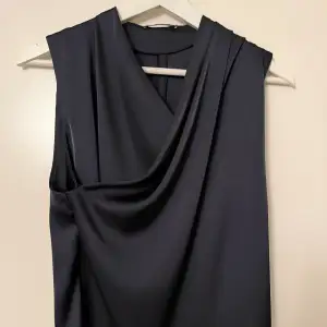 Säljer min jättefina Zara blus från i vintras, aldrig använd och är som ny!💕💕 Perfekt nu till sommaren💕