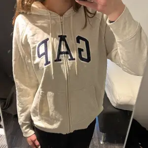 Beige Gap hoodie storlek XL men passar mer som M/L