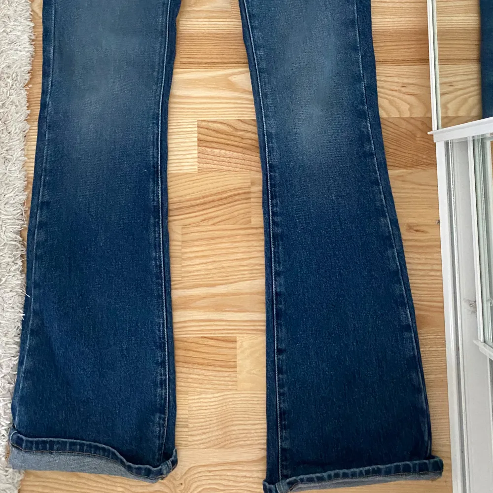 Diesel jeans köpta förra sommaren, endast använda en gång❤️❤️. Jeans & Byxor.