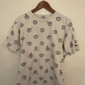 Kenzo t-shirt  - Medium  Välanvänd 5/10 lite slitage i kragen  Nypris 1500