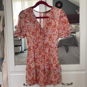 Säljer denna klänning från zara i stolek xs/s 💕 bra skick då jag endast använt den en gång. Pris kan diskuteras !!❤️