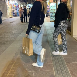 Jens - Fina Zara jeans som inte går att köpa längre! Fint skick och jätte snygga.