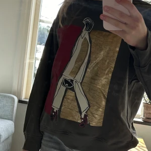 Tröja från Zara - Säljer denna fina tröja från Zara! Finns lite tecken på användning men inget som märks. 