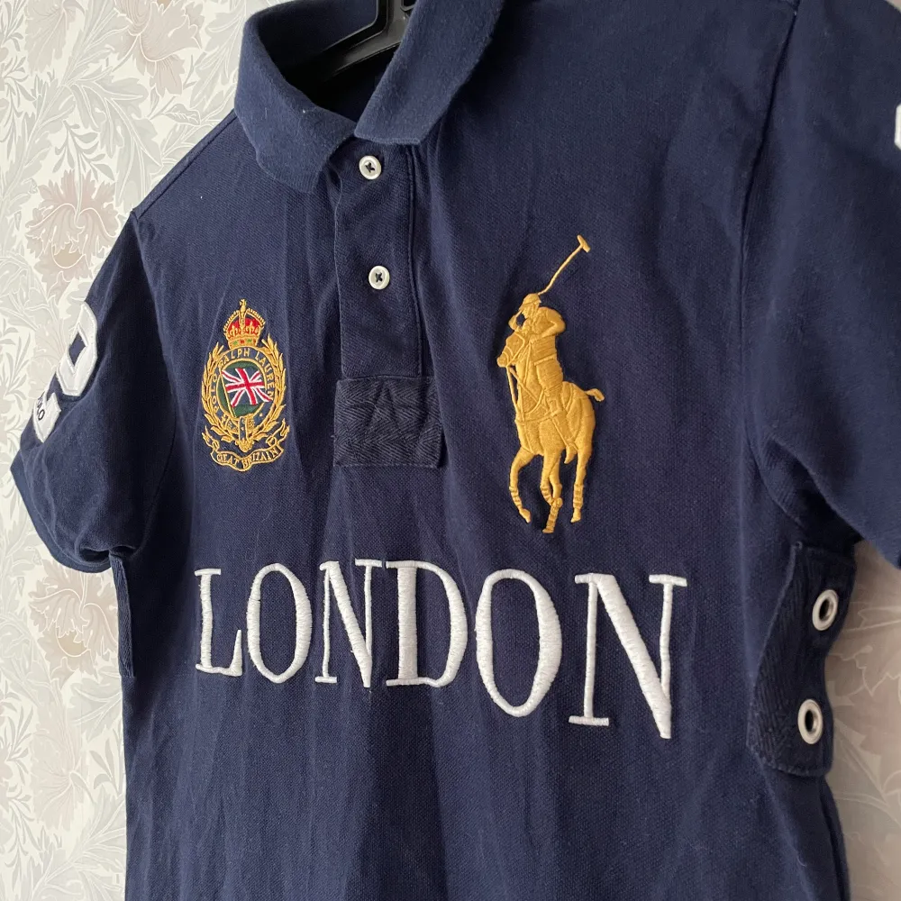 Ralph Lauren London Polo Rare    Pit to Pit 48cm Length 67cm. T-shirts.