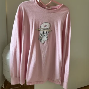oversized långärmad t-shirt  - Från esther loves chuu collaben och finns inte längre att köpa.
