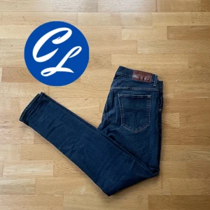 Tiger of Sweden Jeans  - Hej! Nu säljer vi de här Tiger of Sweden jeansen! Jeansen är i ok skick. Storlek 31/32. Tveka inte att höra av dig vid minsta fråga eller fundering!👍
