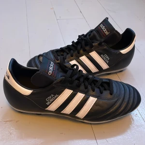 Adidas copa mundial fotbollsskor  - Säljer mina gammla fotbollsskor adidas copa mundial säljer eftersom de är för små Skick: 9/10 använda en gång  Ingen box finns kvar Var inte rädd för att ställa frågor  (Pris kan diskuteras, öppen för byten) 