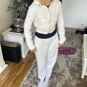 Mjukis sett - Skönt mjukis sett från h&m inte mycket använt, nästan helt oanvänt jätte mysiga jättefina💓