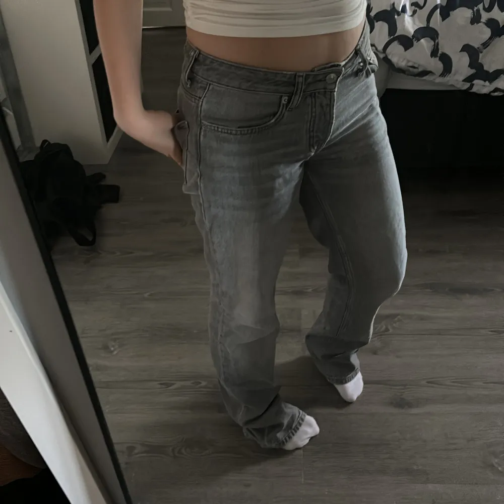 Säljer mina gråa lager 157 jeans (icon) pga att jag inte använder dem längre💞. Jeans & Byxor.