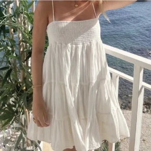 Zara klänning  - Säljer denna fina klänningen från zara! 