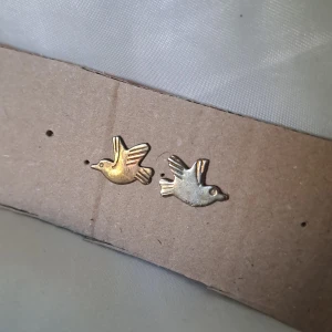 Örhängen med fåglar - Metallen är missfärgad, men dem är fina ändå