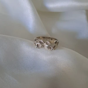 Ring med katter i äkta silver - Passar inte riktigt sol jag vill. Är stämpel 925 💗😊