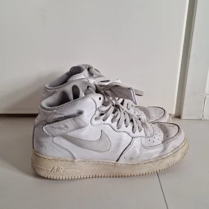 Air force 1 - Beat, köpte för några år sedan. Storlek 45. 
