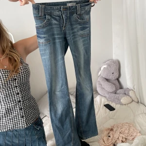 Jeans flared - Snygga lågmidjade jeans flared 🥰 inga bilder dem e för korta o små 