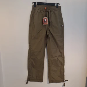 Parajumpers byxor  - Nya, oanvända. Äkta, med certilogo för kontroll av äkthet. 