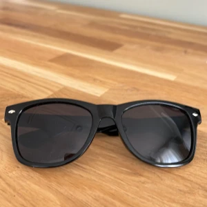 Rayband - Radband liknande solglasögon  Skick 9,8/10 endast testade