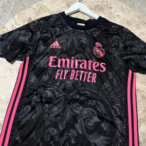 Real Madrid 2020  - Tröja från Real Madrid år 2020, med Cristiano Ronaldo på ryggen