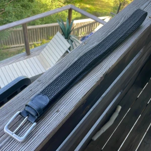 Grish bälte 95cm långt - 9,5/10 i skick, använt 5-7 gånger. Säljer de bara för de ligger