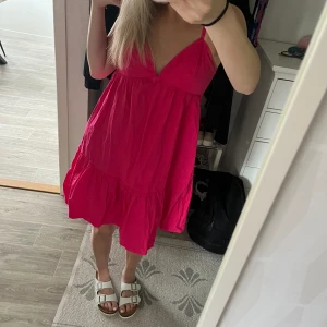 Klänning från bikbok  - Använt en gång , skriv för mer bilder ❤️