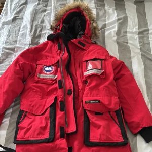 Canada Goose  - En Canada Goose Expedition jacka som knappt är använd i storlek L