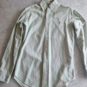 Polo skjorta - Polo skjorta, använd fåtal gånger, strolek S