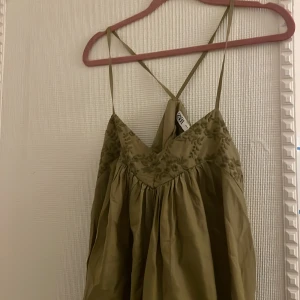 Zara klänning  - Jätte fin zara klänning perfekt till sommaren tror inte den säljs längre💕storlek är 36💕